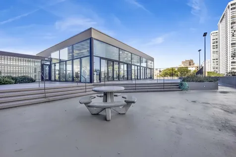 5320 North Sheridan Road Chicago IL 60640