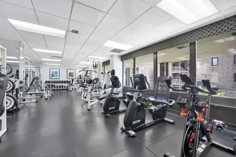 5320 North Sheridan Road Chicago IL 60640