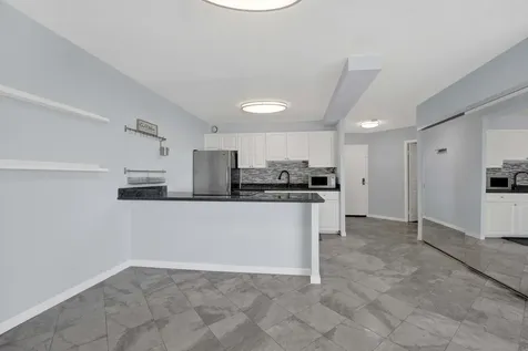 5320 North Sheridan Road Chicago IL 60640