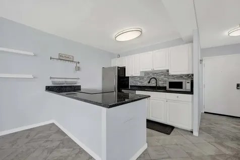 5320 North Sheridan Road Chicago IL 60640