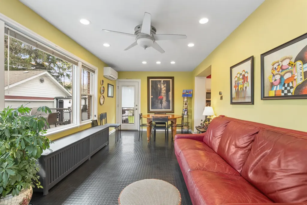 10024 South Leavitt Street Chicago IL 60643