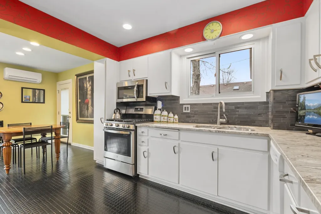 10024 South Leavitt Street Chicago IL 60643