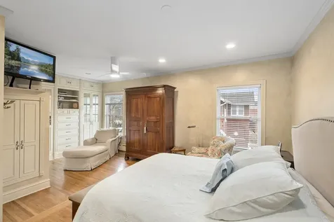 10024 South Leavitt Street Chicago IL 60643
