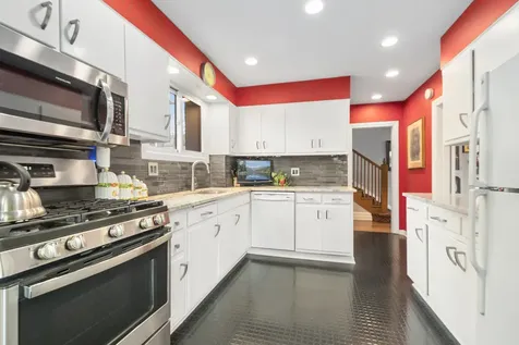 10024 South Leavitt Street Chicago IL 60643