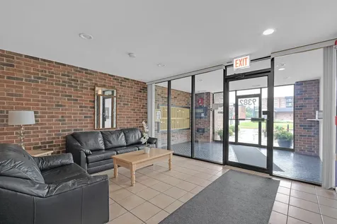 9382 Landings Lane Des Plaines IL 60016