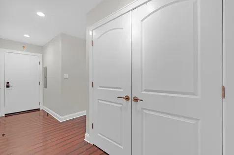 9382 Landings Lane Des Plaines IL 60016