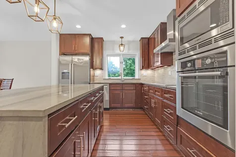 9382 Landings Lane Des Plaines IL 60016