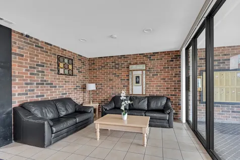 9382 Landings Lane Des Plaines IL 60016