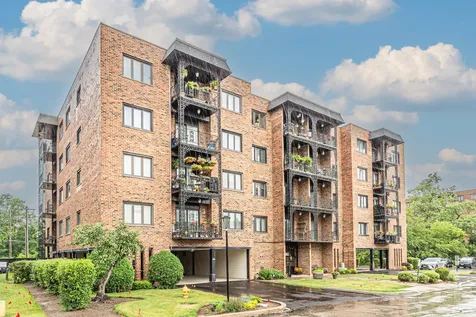 9382 Landings Lane Des Plaines IL 60016