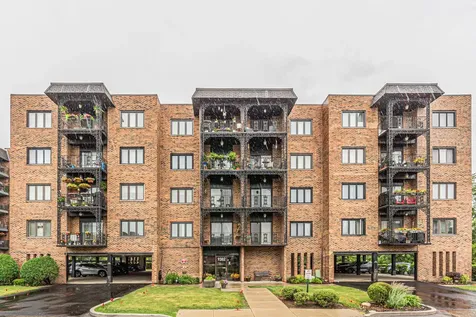 9382 Landings Lane Des Plaines IL 60016