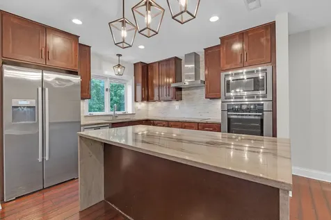 9382 Landings Lane Des Plaines IL 60016