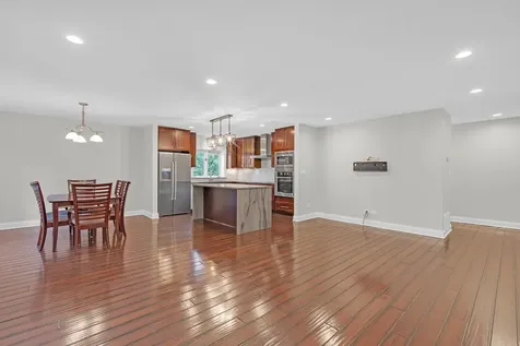 9382 Landings Lane Des Plaines IL 60016