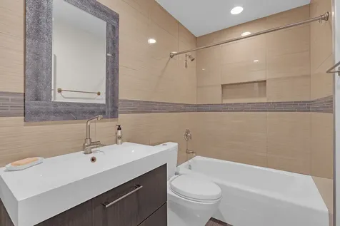 9382 Landings Lane Des Plaines IL 60016