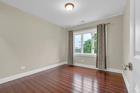 9382 Landings Lane Des Plaines IL 60016