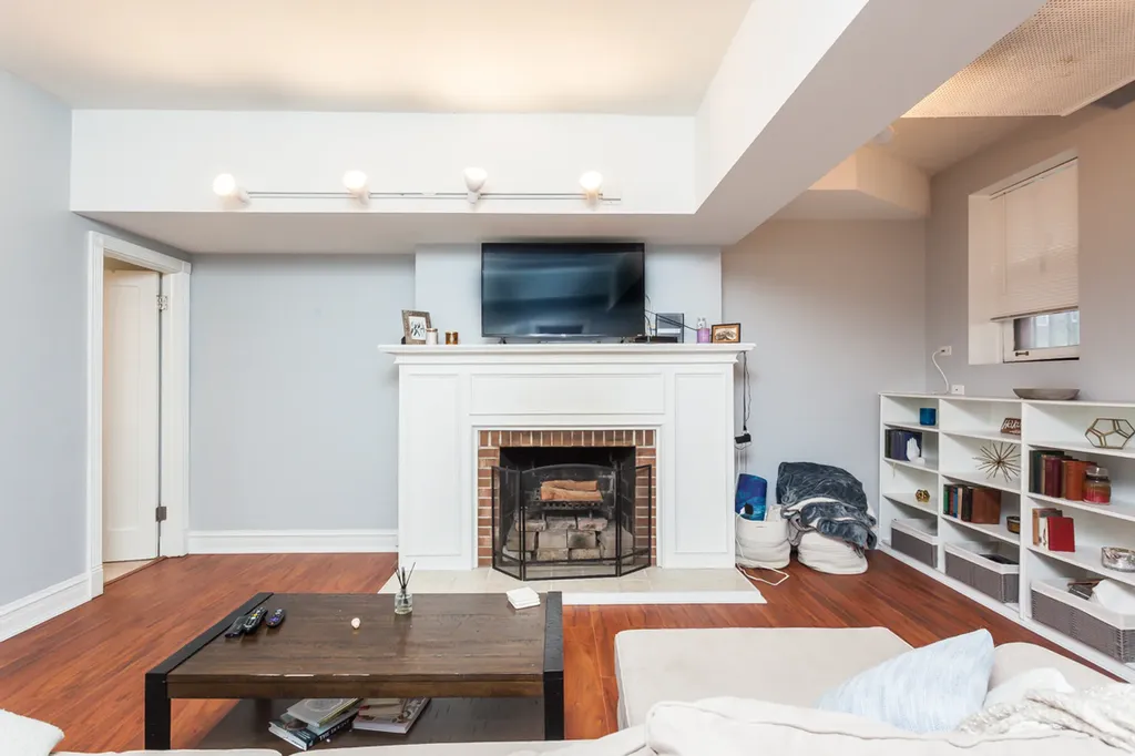 3608 North Pine Grove Avenue Chicago IL 60613