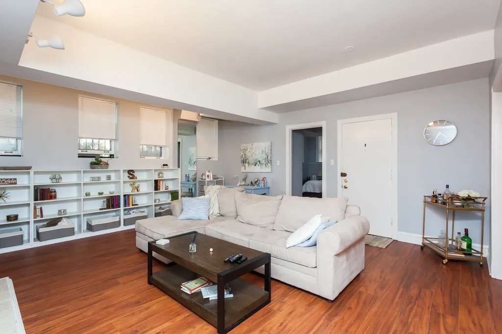 3608 North Pine Grove Avenue Chicago IL 60613