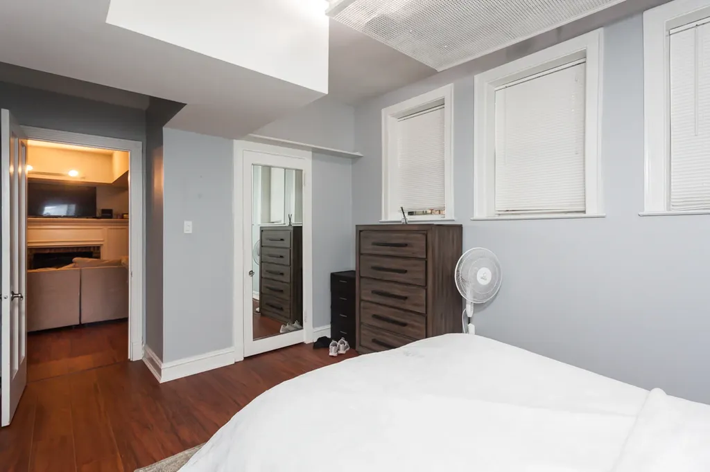3608 North Pine Grove Avenue Chicago IL 60613