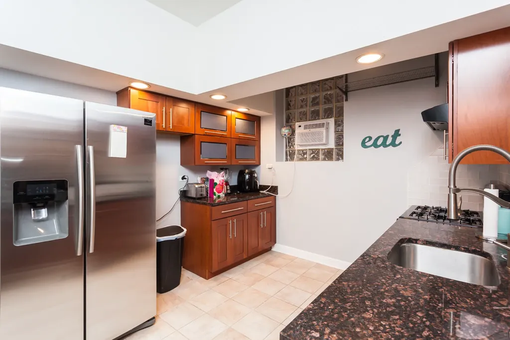 3608 North Pine Grove Avenue Chicago IL 60613