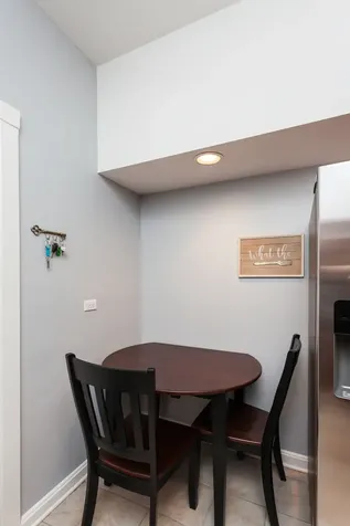 3608 North Pine Grove Avenue Chicago IL 60613