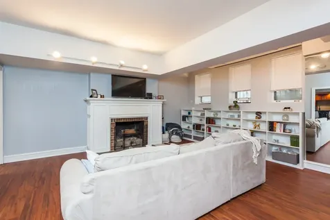 3608 North Pine Grove Avenue Chicago IL 60613