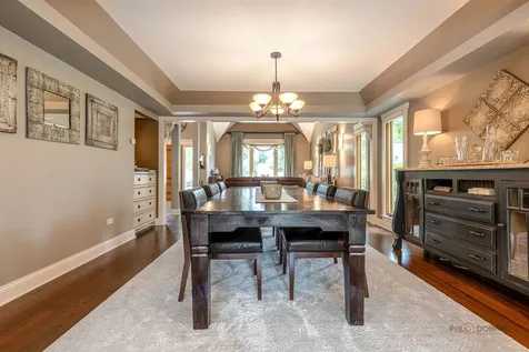 2768 Glendower Terrace Elgin IL 60124