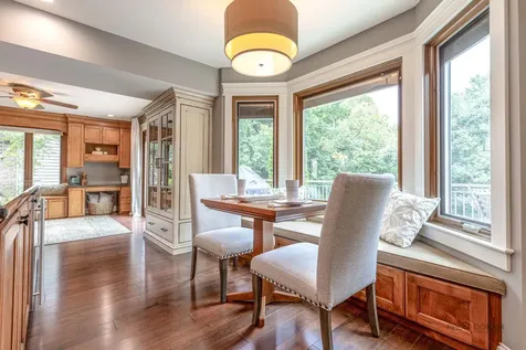 2768 Glendower Terrace Elgin IL 60124