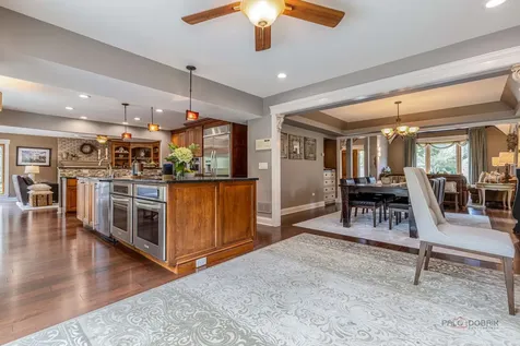 2768 Glendower Terrace Elgin IL 60124