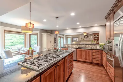 2768 Glendower Terrace Elgin IL 60124