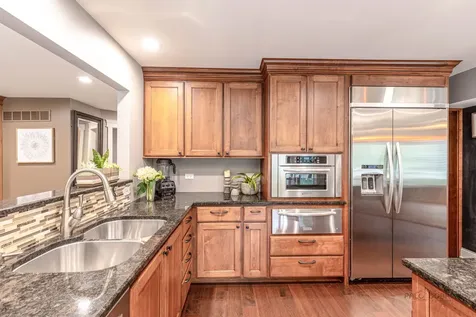 2768 Glendower Terrace Elgin IL 60124