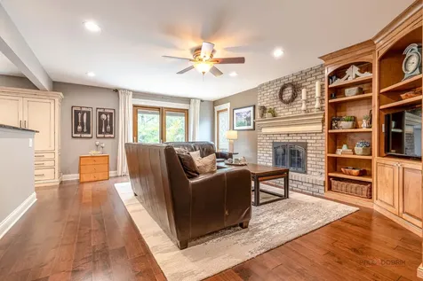 2768 Glendower Terrace Elgin IL 60124