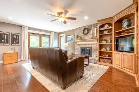 2768 Glendower Terrace Elgin IL 60124