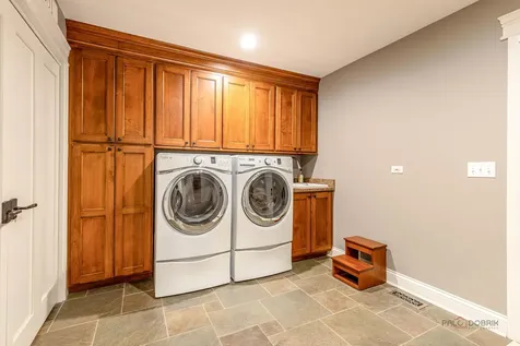 2768 Glendower Terrace Elgin IL 60124