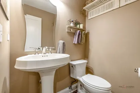 2768 Glendower Terrace Elgin IL 60124