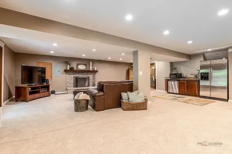 2768 Glendower Terrace Elgin IL 60124