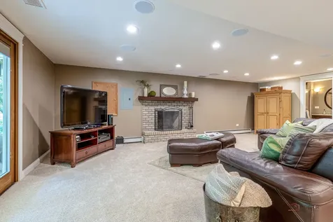 2768 Glendower Terrace Elgin IL 60124