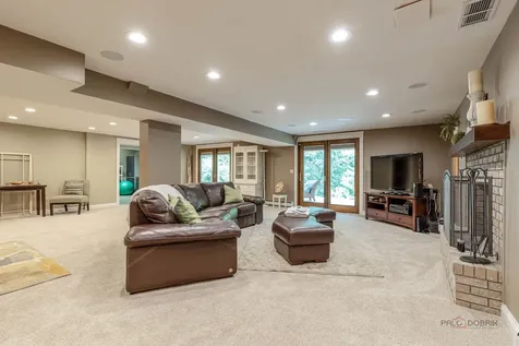 2768 Glendower Terrace Elgin IL 60124