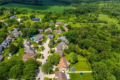 2768 Glendower Terrace Elgin IL 60124