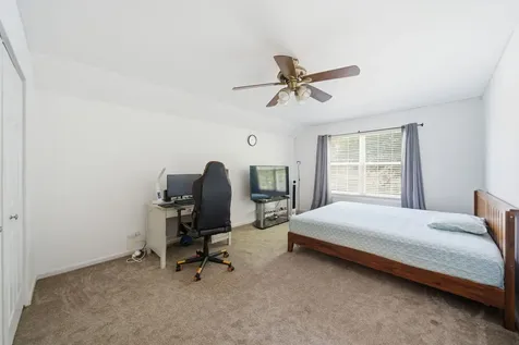 636 Briarwood Lane Oswego IL 60543