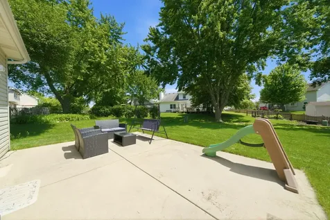 636 Briarwood Lane Oswego IL 60543
