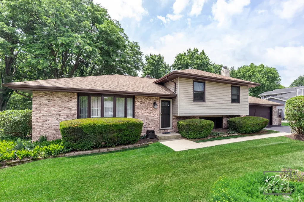 29W303 Hartman Drive Naperville IL 60564