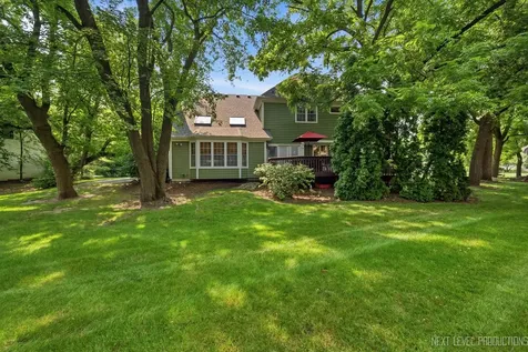 1002 Stonehedge Road St. Charles IL 60174
