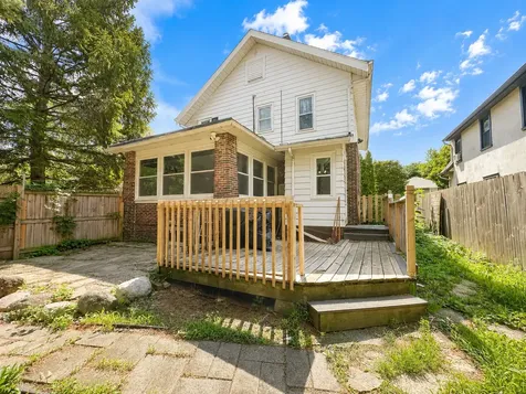 325 Camlin Avenue Rockford IL 61103