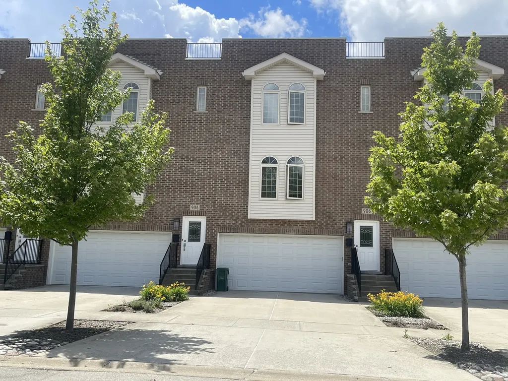 908 East Street Lemont IL 60439