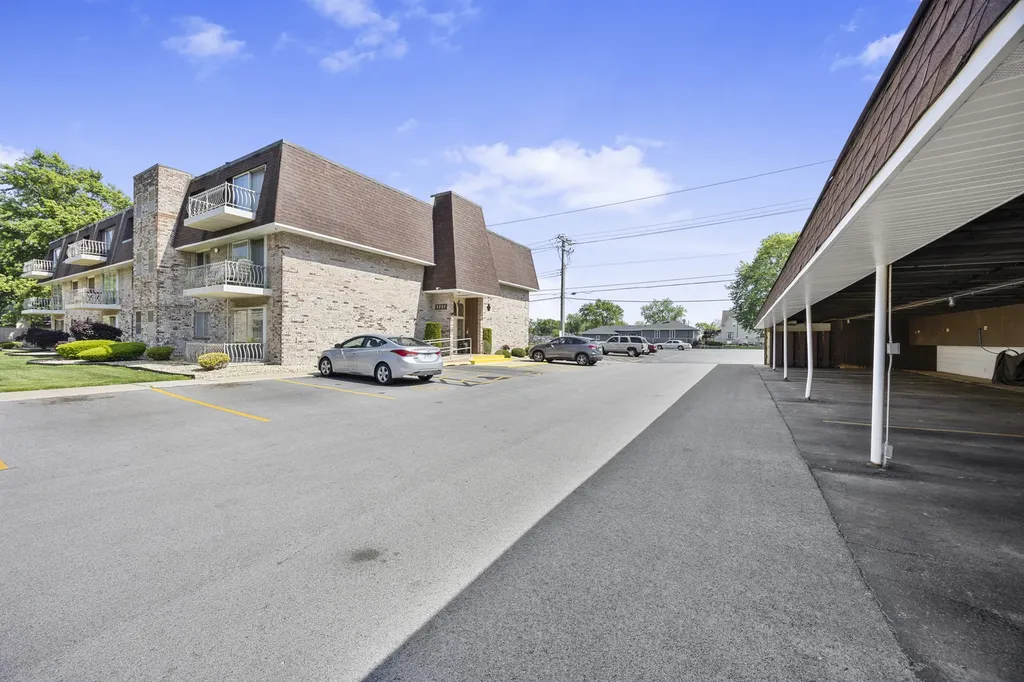 3237 South Manor Drive Lansing IL 60438