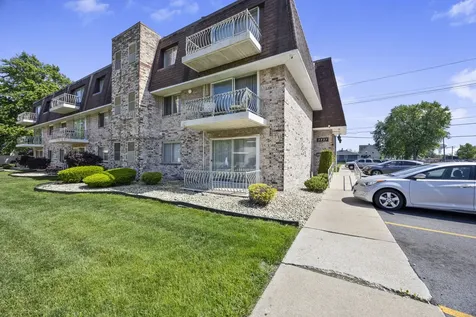 3237 South Manor Drive Lansing IL 60438