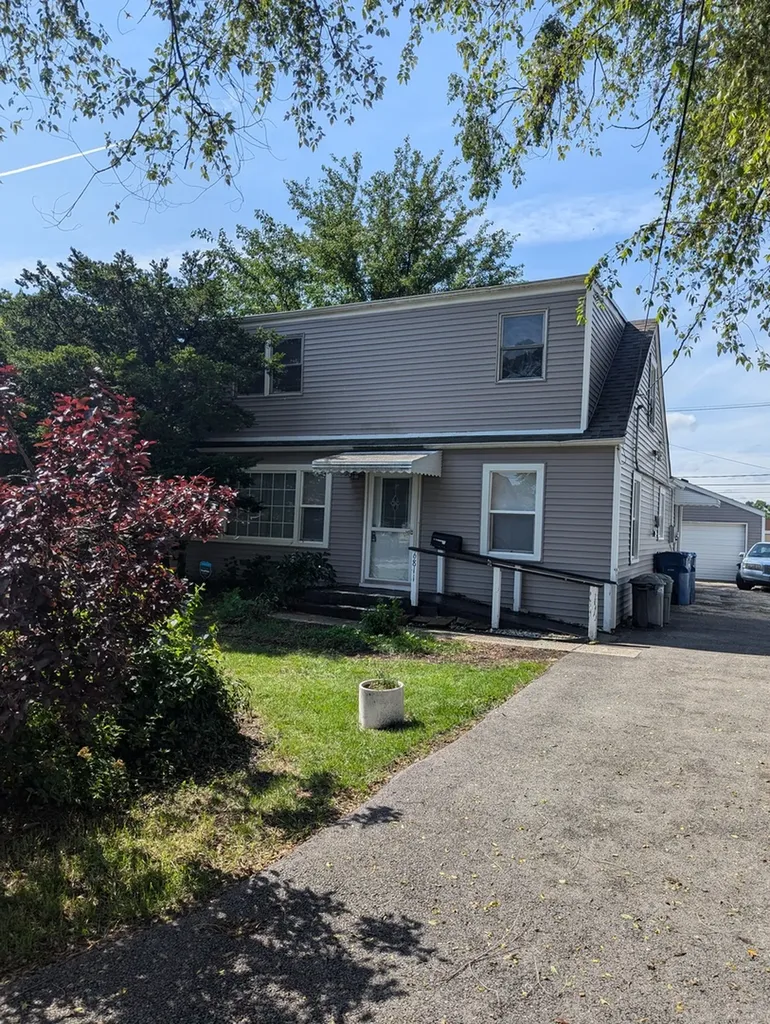 6811 West Crandall Avenue Worth IL 60482