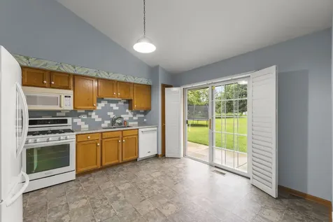 413 Carriage Court Oswego IL 60543