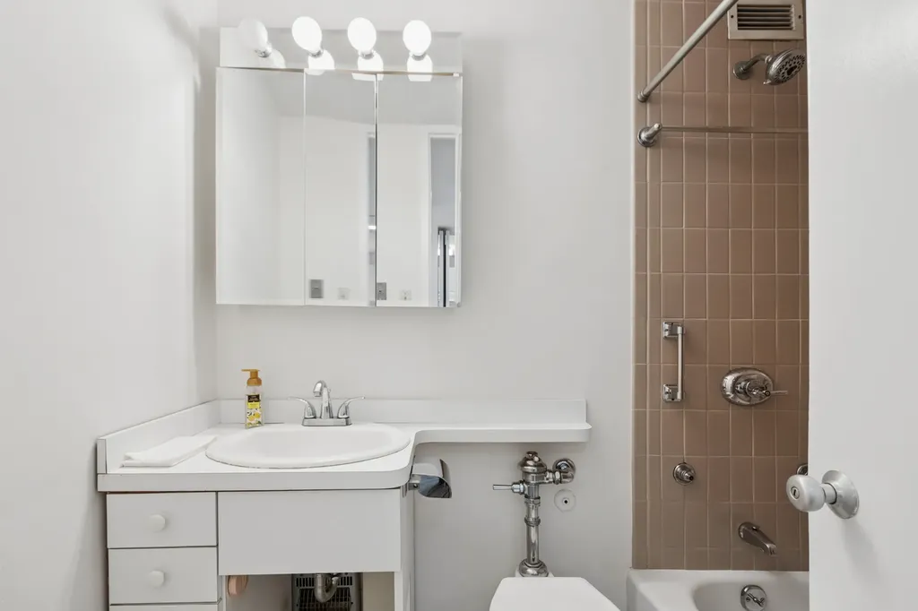 1451 East 55th Street Chicago IL 60615