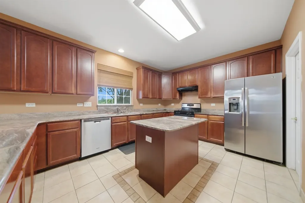 9165 Buckingham Court Huntley IL 60142