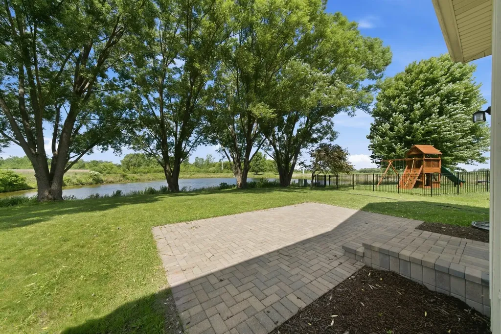 9165 Buckingham Court Huntley IL 60142